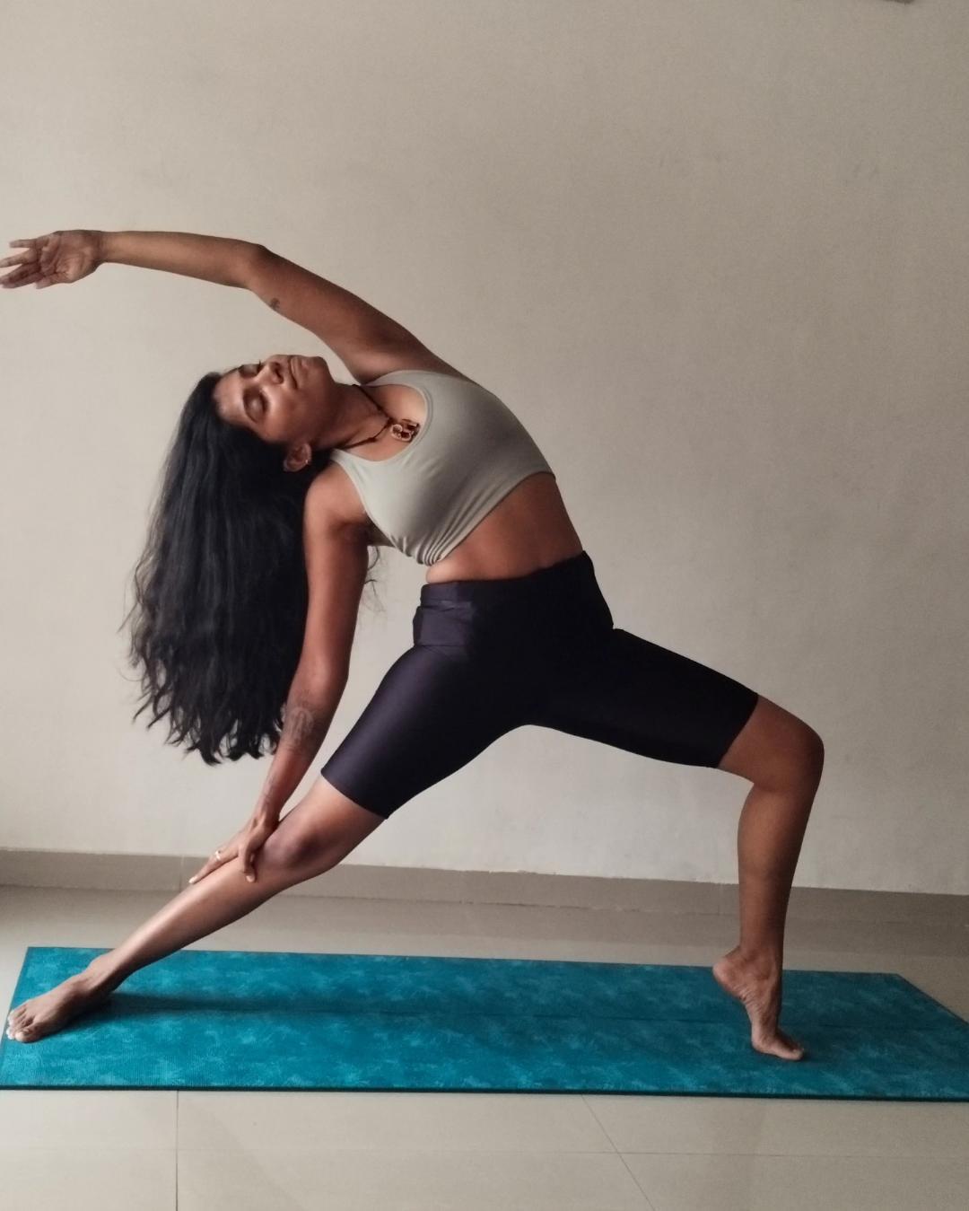 Nitu Patil in an aerial inversion on yellow silks